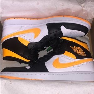 Jordan 1 mid laser orange black 100% authentic